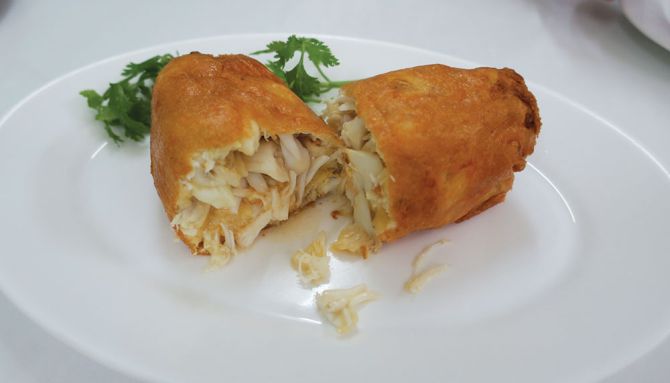 Omelete de caranguejo servido no Jay Fai, em Bangkok. Foto: Divulgação Omelete de caranguejo servido no Jay Fai, em Bangkok. Foto: Divulgação