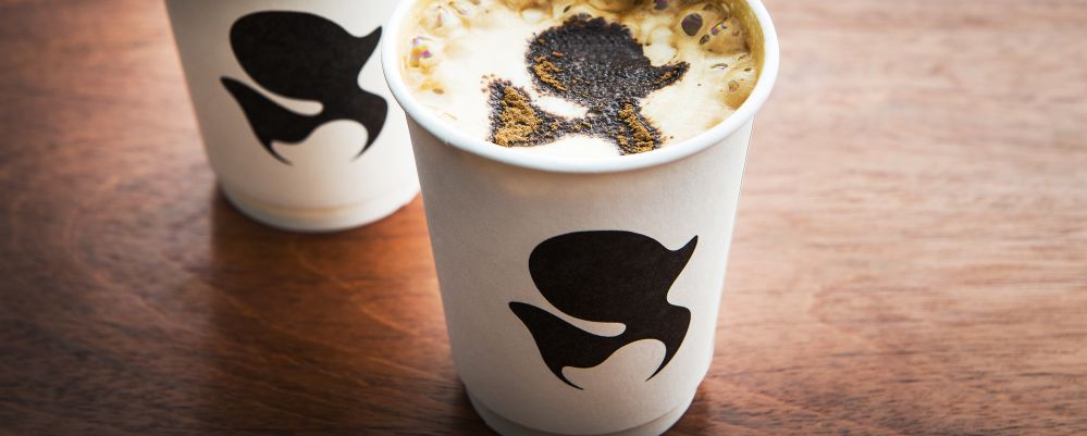 Café do blog Tudo Orna abre em Curitiba neste sábado (27) Ornaccino pode ser feito de quatro sabores – avelã, baunilha, caramelo e marshmallow. O quente é vendido em dois tamanhos, o médio com 240 ml (R$ 12) e o grande com 360 ml (R$ 14). Foto: Leticia Akemi/Gazeta do Povo