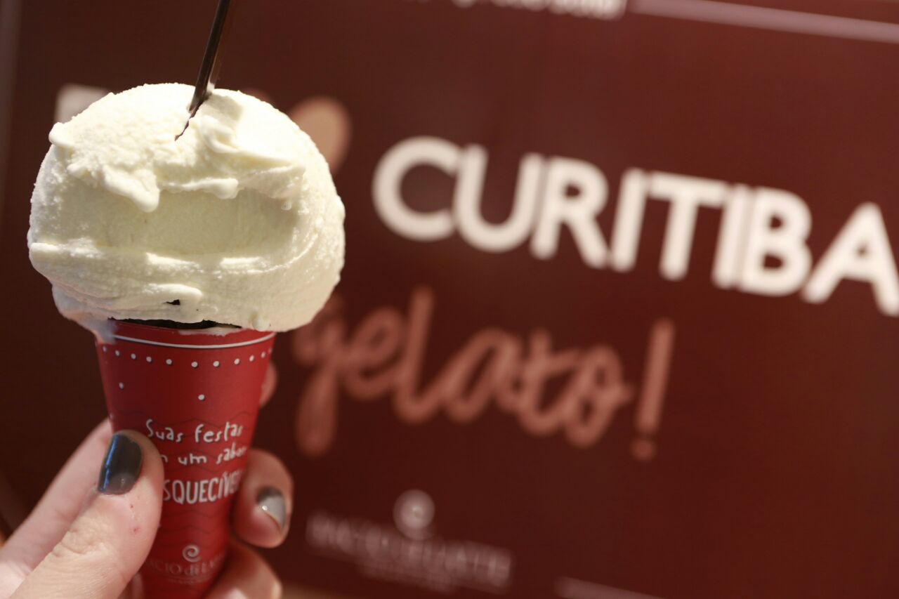 Sabor Rosa di Batel, criação exclusiva da loja da Bacio di Latte, no Pátio Batel, em Curitiba. Foto: Marccelo Andrade/Gazeta do Povo. Sabor Rosa di Batel, criação exclusiva da loja da Bacio di Latte, no Pátio Batel, em Curitiba. Foto: Marccelo Andrade/Gazeta do Povo.