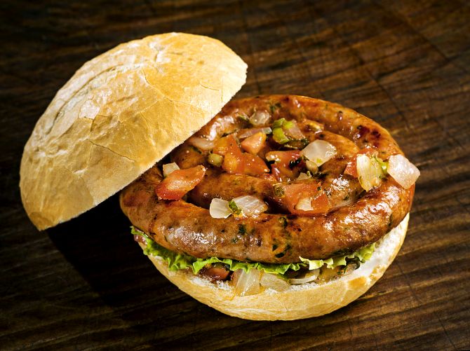 Choripan da rede Madero, com linguiça de pernil e apresentação diferente. Foto: Divulgação Choripan da rede Madero, com linguiça de pernil e apresentação diferente. Foto: Divulgação