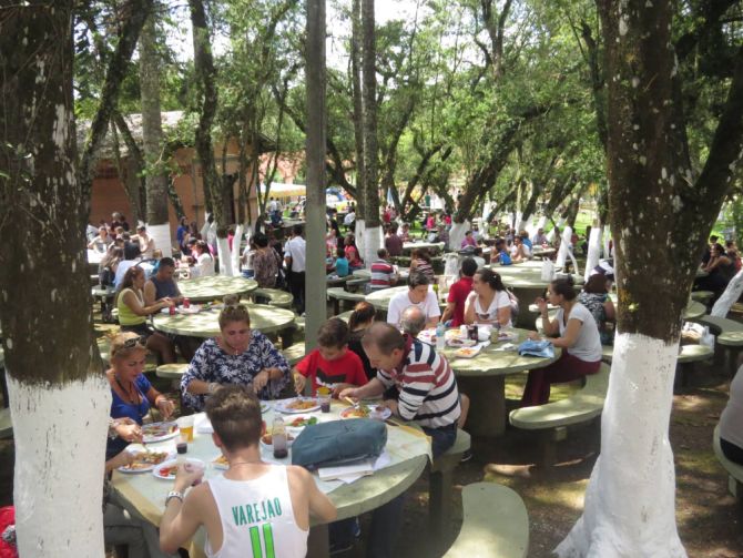 Uma das edições da festa no Bosque São Cristóvão, no bairro Santa Felicidade, em Curitiba. Foto: Reprodução/Facebook Uma das edições da festa no Bosque São Cristóvão, no bairro Santa Felicidade, em Curitiba. Foto: Reprodução/Facebook