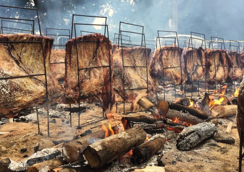 Evento terá costela assada no fogo de chão. Foto: Divulgação.