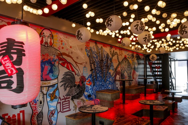 Novo bar oriental de Curitiba lança em Curitiba um sushi em formato de burrito Novo bar oriental de Curitiba lança em Curitiba um sushi em formato de burrito