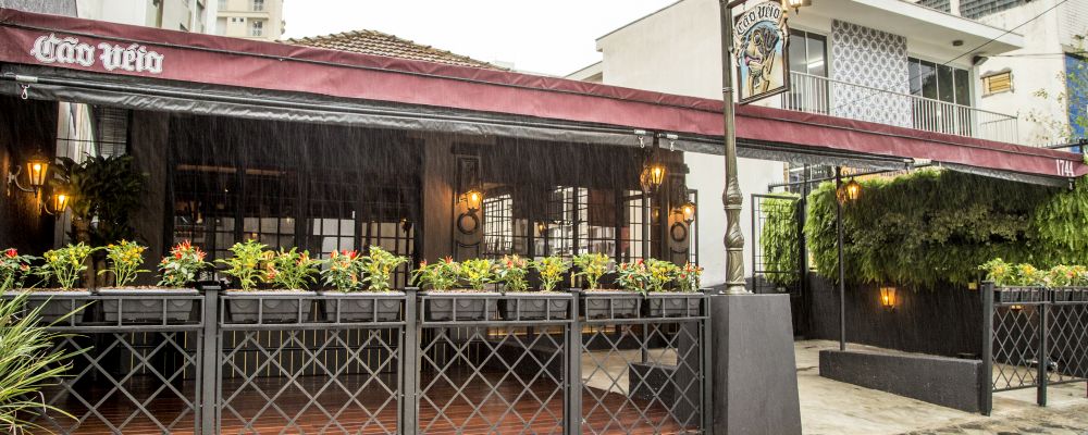 Fachada do bar hamburgueria Cao Veio do chef Henrique Fogaca Fachada do bar hamburgueria Cao Veio do chef Henrique Fogaca