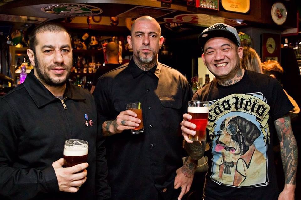 Os três sócios do Cão Véio: Fernando Badauí, Henrique Fogaça e Marcos Ki. Foto: Divulgação. Os três sócios do Cão Véio: Fernando Badauí, Henrique Fogaça e Marcos Ki. Foto: Divulgação.