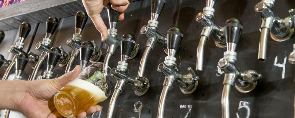 IPA é a cerveja artesanal preferida dos brasileiros, aponta estudo Foto: Hugo Harada/Gazeta do Povo.