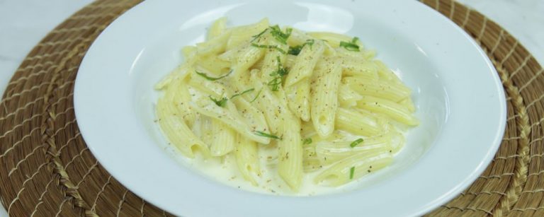 Aprenda a fazer a versão abrasileirada do italiano molho alfredo