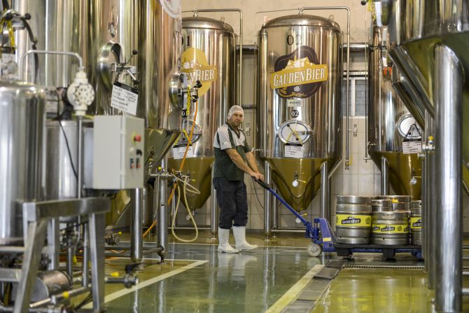 Gauden Bier, em Curitiba, produz cerveja própria e para outras marcas da cidade. Foto: Henry Milléo/Arquivo Gazeta do Povo Gauden Bier, em Curitiba, produz cerveja própria e para outras marcas da cidade. Foto: Henry Milléo/Arquivo Gazeta do Povo