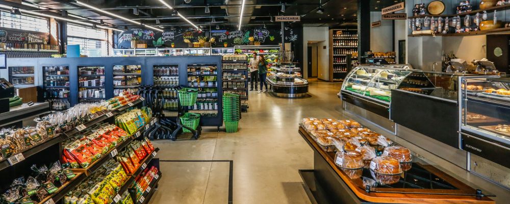 Bee.O, empório no Batel, tem bistrô padaria de fermentação natural, confeitaria tradicional e para restrições alimentares, seleção de produtos orgânicos, importados e a granel. Foto: Valterci Santos/Divulgação