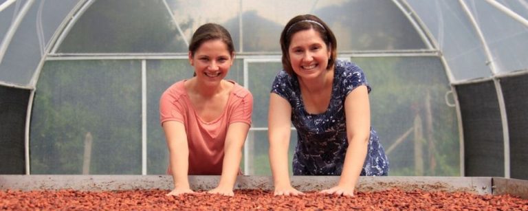Carolina (à esquerda) e Bibiana Schneider, irmãs por trás da Cuore di Cacao. Foto: Divulgação