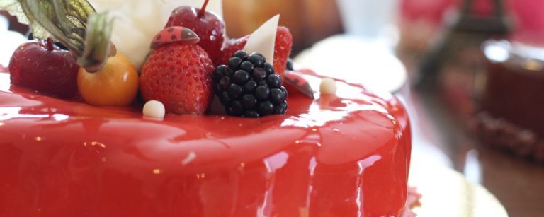 Confeiteira gaúcha faz doces franceses com exóticos ingredientes brasileiros