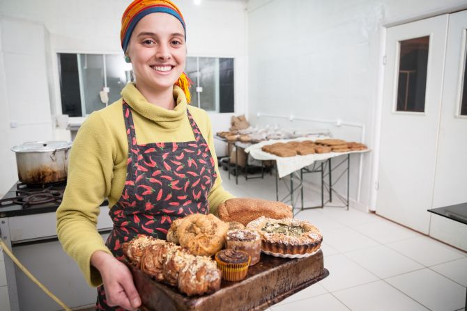 Chef Amanda Marfil trabalha com ingredientes
integrais e orgânicos, além de frutas e legumes da estação. Foto: Fernando Zequinão/Gazeta do Povo Chef Amanda Marfil trabalha com ingredientes
integrais e orgânicos, além de frutas e legumes da estação. Foto: Fernando Zequinão/Gazeta do Povo