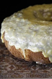 Como fazer bolo de fubá que não esfarela: veja a receita e as dicas bolo de fubá com cobertura de 'brigadeiro" de milho da chef Ana Caro Rodrigues