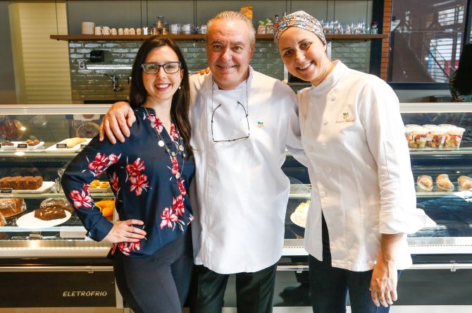 A partir da esquerda: a nutricionista Aline Quissak e os chefs Danio Braga e Karyne Iancóski. Foto: Valterci Santos/Divulgação A partir da esquerda: a nutricionista Aline Quissak e os chefs Danio Braga e Karyne Iancóski. Foto: Valterci Santos/Divulgação