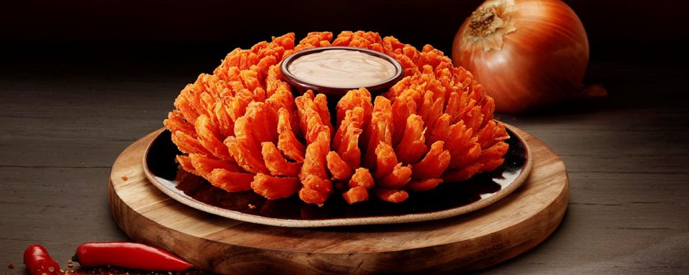 Nova cebola do Outback fica no cardápio por um mês e tem toque defumado e apimentado. Foto: Divulgação