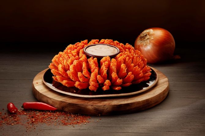 Nova cebola do Outback fica no cardápio por um mês e tem toque defumado e apimentado. Foto: Divulgação Nova cebola do Outback fica no cardápio por um mês e tem toque defumado e apimentado. Foto: Divulgação