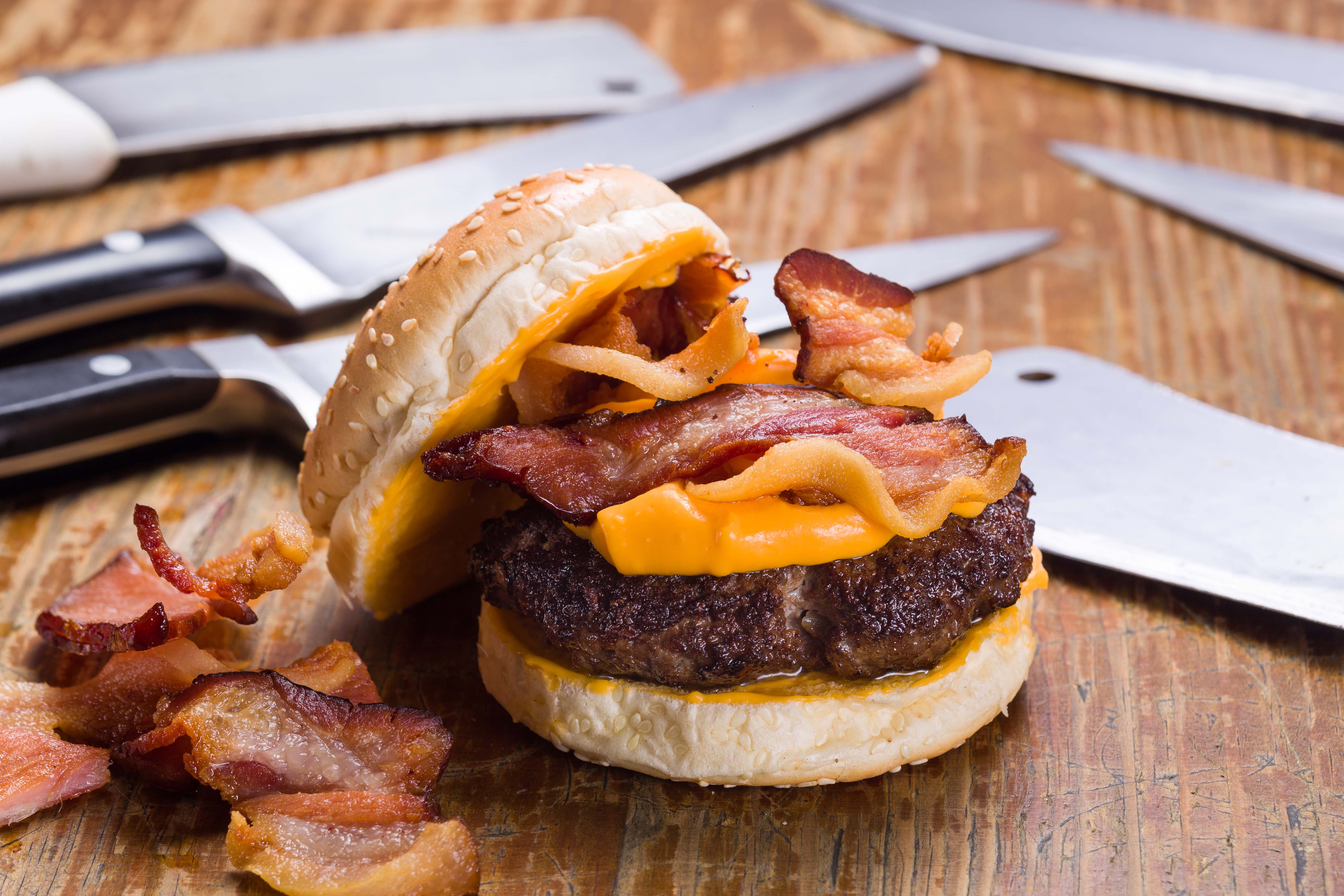Hambúrguer com bacon do Porks Burguer. Foto: Divulgação Hambúrguer com bacon do Porks Burguer. Foto: Divulgação
