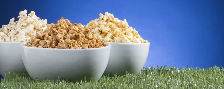 5 preparos fáceis de pipoca para petiscar durante os jogos