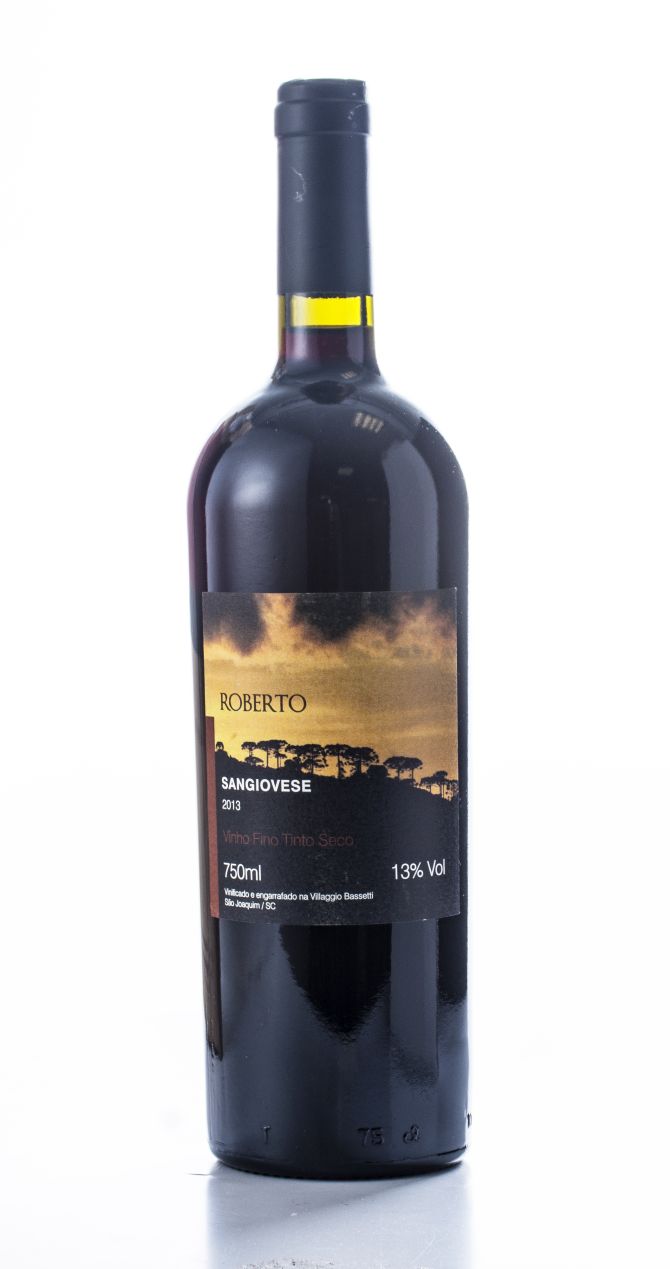 Fotos de garrafas de vinhos no fundo branco
18/05/2018 - Curitiba. Fotos de garrafas de vinhos no fundo branco
18/05/2018 - Curitiba.