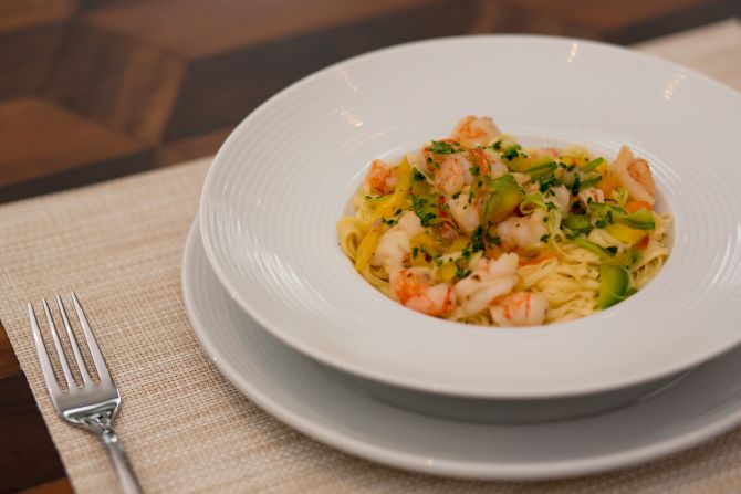 Tagliolini de camarões, um dos seis pratos assinados pelo chef Danio Braga no cardápio do Bee.O. Foto: Valterci Santos/Divulgação Tagliolini de camarões, um dos seis pratos assinados pelo chef Danio Braga no cardápio do Bee.O. Foto: Valterci Santos/Divulgação