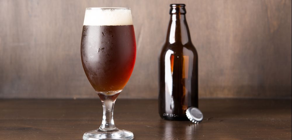 Amargas e com mais álcool, cervejas imperiais descem bem no inverno Foto: Fred Kendi/ Gazeta do Povo
