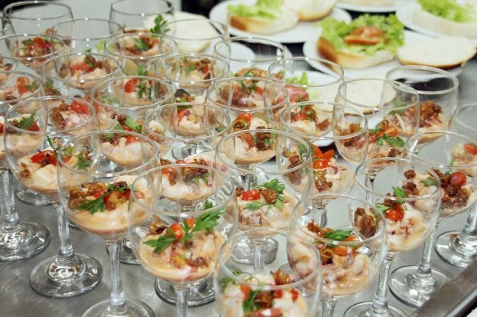 Ceviche de vieira com torresmo. Ceviche de vieira com torresmo.