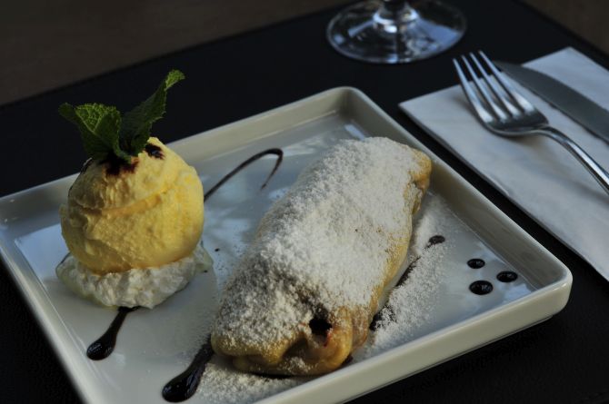 Apfelstrudel: torta de maça com sorvete de baunilha e creme de nata (R$ 22,90). Foto: Divulgação Apfelstrudel: torta de maça com sorvete de baunilha e creme de nata (R$ 22,90). Foto: Divulgação