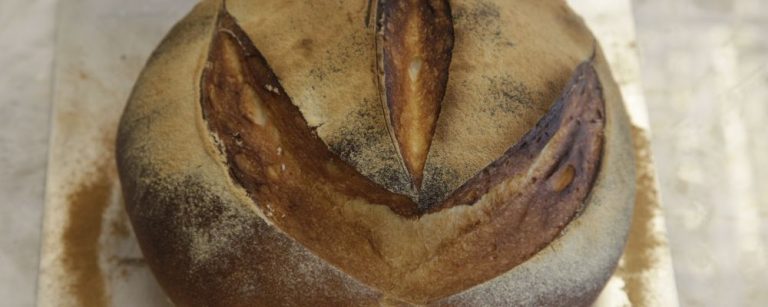 Faça em casa! Aprenda uma receita deliciosa de pão rústico