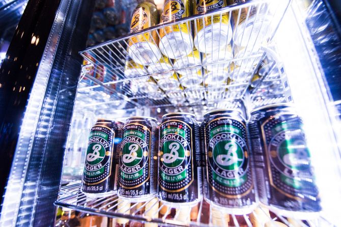 Brooklyn Lager e a Brooklyn East IPA também serão vendidas em latas. Foto: Divulgação Brooklyn Lager e a Brooklyn East IPA também serão vendidas em latas. Foto: Divulgação