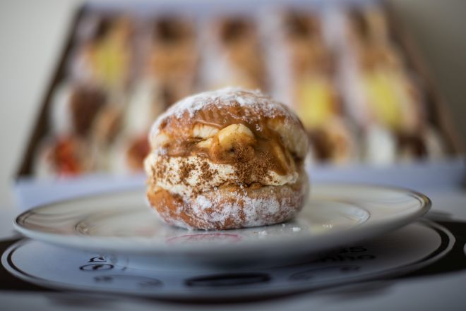 Sonho de doce de leite, banana e cobertura de nata é eleito o melhor de Curitiba Sonho de doce de leite, banana e cobertura de nata é eleito o melhor de Curitiba