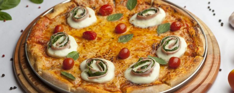 Pizzas feitas com massa de fermentação longa, na Sforno. Foto: Fernando Zequinão / Gazeta do Povo