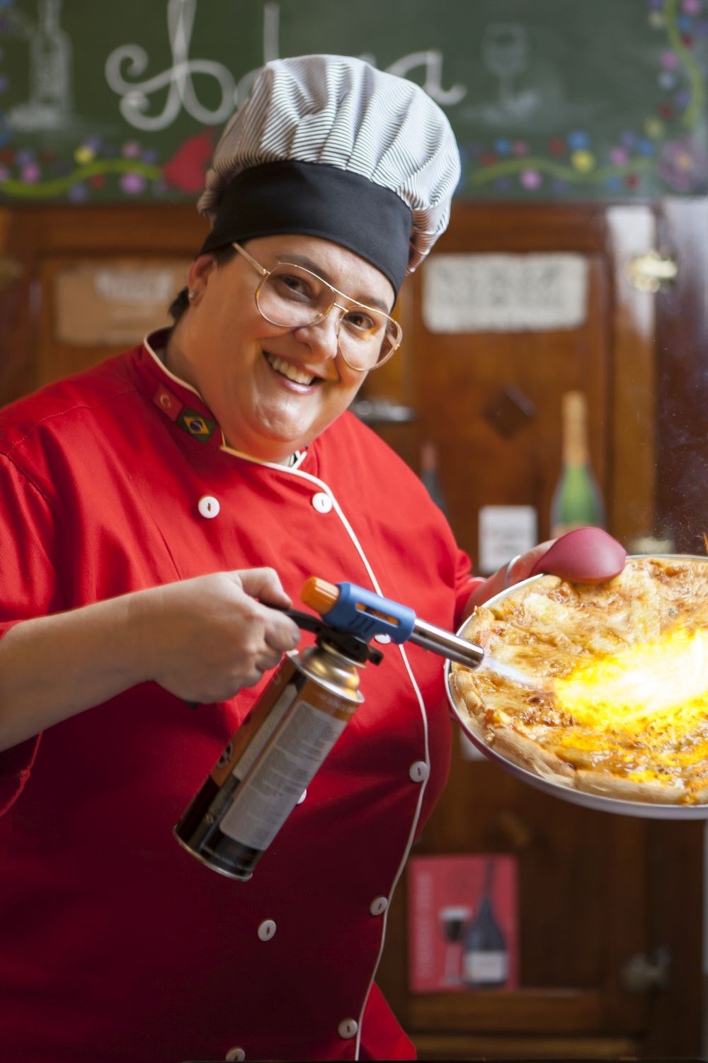 Chef Maria Rejane a a pizza de queijo coalho. Foto: Fernando Zequinão / Gazeta do Povo Chef Maria Rejane a a pizza de queijo coalho. Foto: Fernando Zequinão / Gazeta do Povo