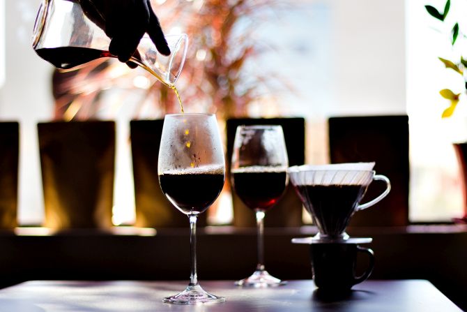 O café feito com grãos maturados é servido em taças. Foto: Divulgação O café feito com grãos maturados é servido em taças. Foto: Divulgação