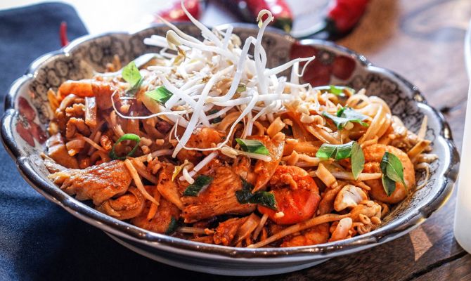 Pad Thai, do Thai, foi indicado ao Prêmio Bom Gourmet e faz parte do Festival Bom Gourmet. Foto: André Rodrigues/Gazeta do Povo. Pad Thai, do Thai, foi indicado ao Prêmio Bom Gourmet e faz parte do Festival Bom Gourmet. Foto: André Rodrigues/Gazeta do Povo.