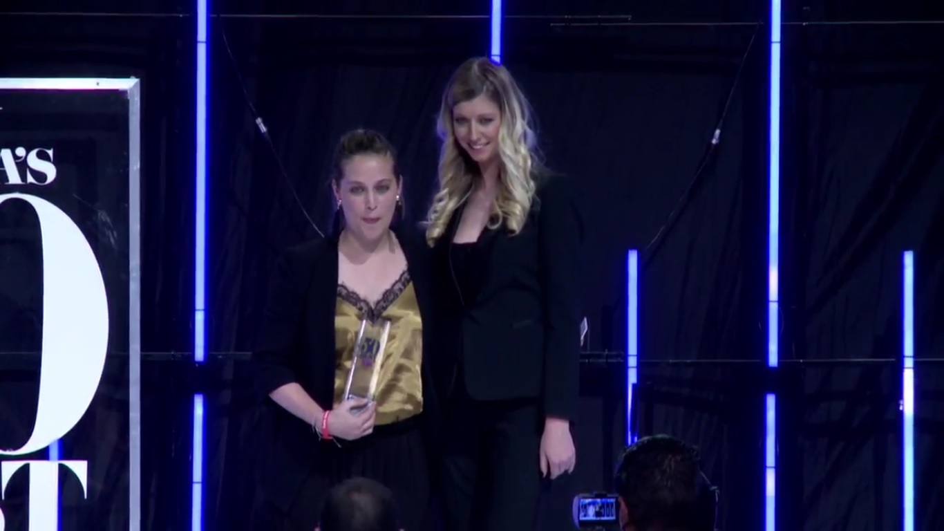 Pía Leon retira o prêmio de melhor chef mulher. Pía Leon retira o prêmio de melhor chef mulher.