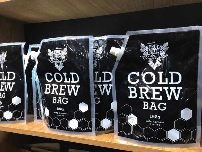 Cold Brew Bag, lançamento durante a SIC, permite que o usuário faça o próprio café gelado e o transporte para onde quiser. Foto: Lorena Martins Cold Brew Bag, lançamento durante a SIC, permite que o usuário faça o próprio café gelado e o transporte para onde quiser. Foto: Lorena Martins