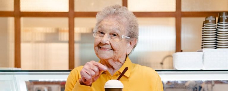 Sorveteria lança sabores quindim e bolinho de chuva com receitas da Palmirinha