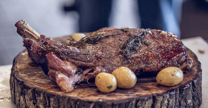 Para o mestre-churrasqueiro, o estilo norte-americano de assar carne é inigualável. Foto: Kriewall Photography / Divulgação Para o mestre-churrasqueiro, o estilo norte-americano de assar carne é inigualável. Foto: Kriewall Photography / Divulgação