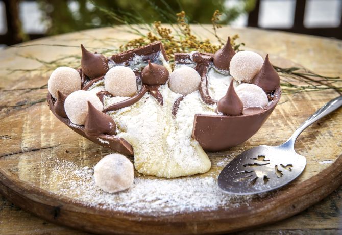 Ovo de leite Ninho com Nutella, da Cheia de Graça Patisserie. Foto: Letícia Akemi/Gazeta do Povo Ovo de leite Ninho com Nutella, da Cheia de Graça Patisserie. Foto: Letícia Akemi/Gazeta do Povo