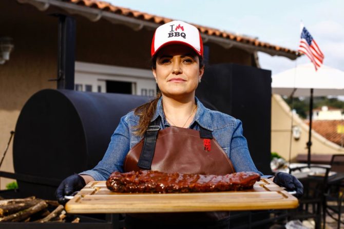 Em todos os eventos que organiza, Tatiana Lagrota precisa reafirmar sua capacidade como mestre churrasqueira. "Os homens tentam impor o jeito deles e colocam em dúvida minha capacidade", conta. Foto: Arquivo pessoal Em todos os eventos que organiza, Tatiana Lagrota precisa reafirmar sua capacidade como mestre churrasqueira. "Os homens tentam impor o jeito deles e colocam em dúvida minha capacidade", conta. Foto: Arquivo pessoal