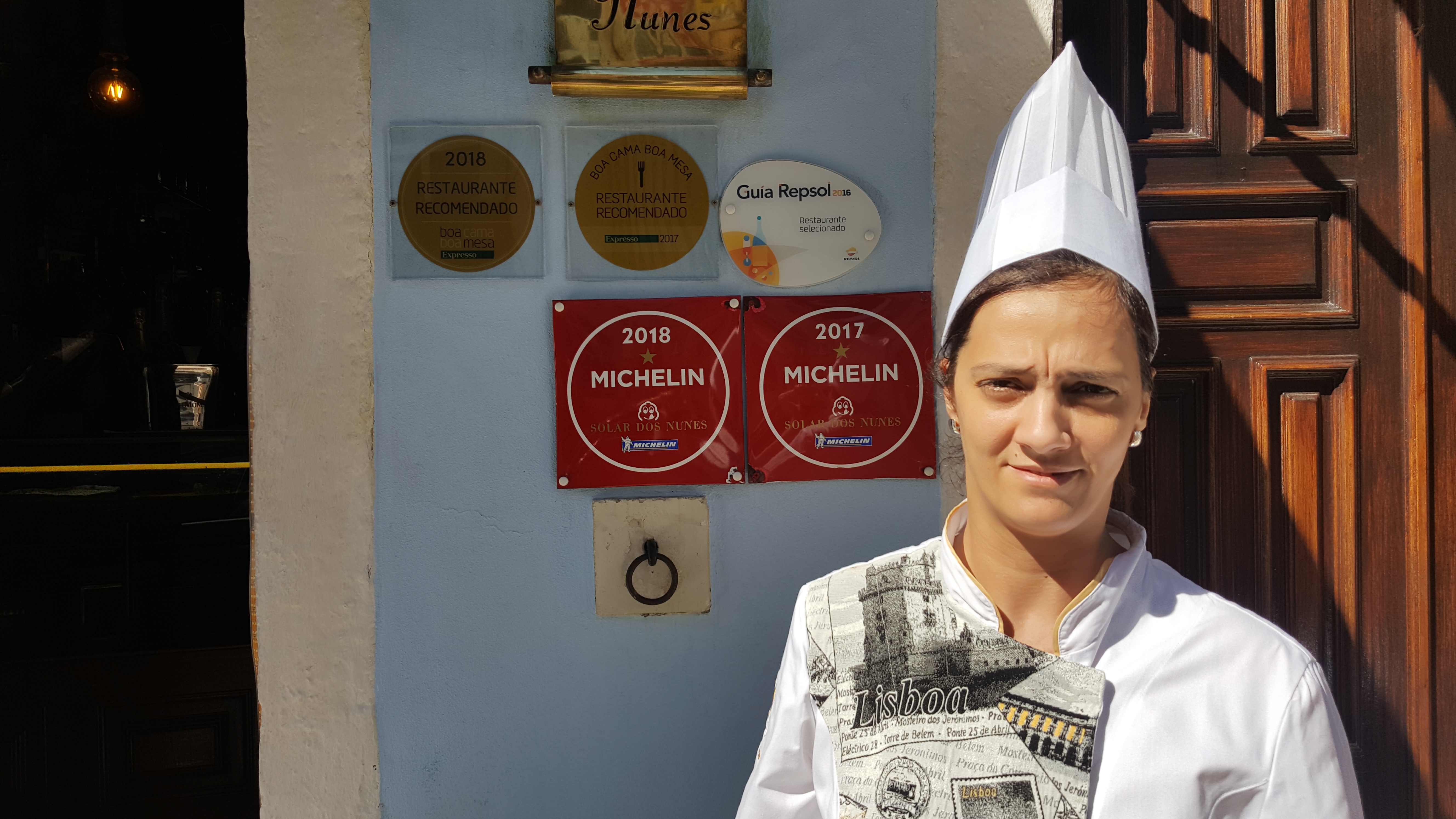 A chef Sonia
Santos, que há 20
anos comanda a
cozinha do Solar,
em Lisboa. A chef Sonia
Santos, que há 20
anos comanda a
cozinha do Solar,
em Lisboa.