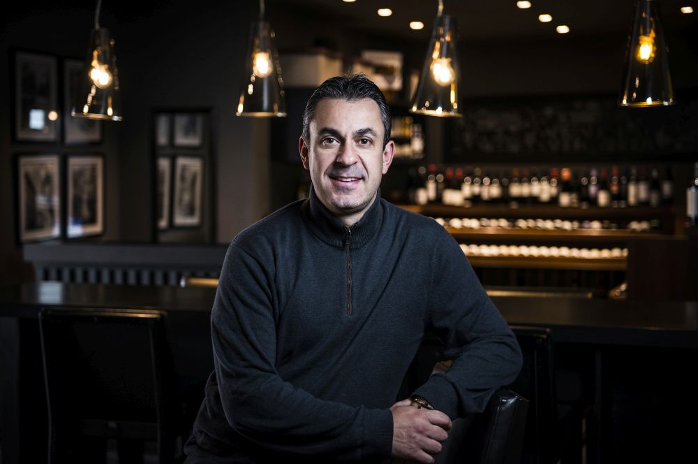 Ao Bom Gourmet, Zanette contou que é preciso se reinventar diariamente, e sempre criar ações que atraiam os clientes. Foto: Letícia Akemi/Gazeta do Povo. Ao Bom Gourmet, Zanette contou que é preciso se reinventar diariamente, e sempre criar ações que atraiam os clientes. Foto: Letícia Akemi/Gazeta do Povo.