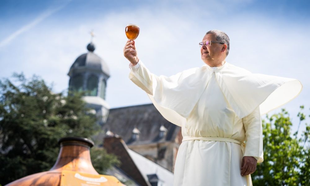 Padre Karel Stautemas, que está coordenando a implantação da microcervejaria. Foto: divulgação. Padre Karel Stautemas, que está coordenando a implantação da microcervejaria. Foto: divulgação.