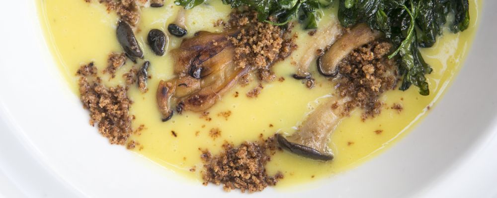 Sopa de cogumelos do chef Simone Brunelli. Foto: Marcelo Andrade/Gazeta do Povo.