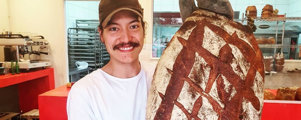 Padaria artesanal produz pão de 7 kg e desafia outras a fazerem o mesmo Pão de 7 kgs da Maçã. Foto: Reprodução / Instagram
