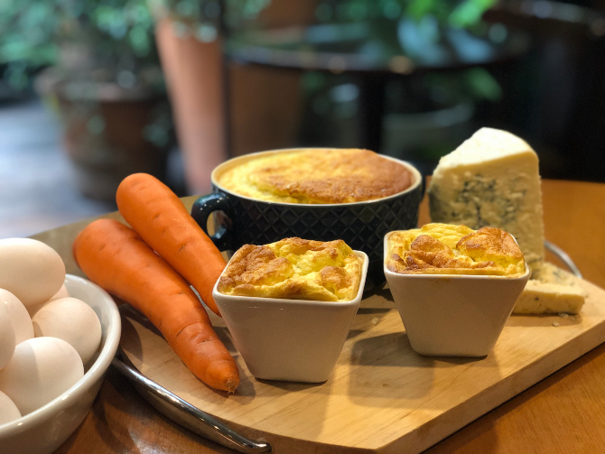 No suflê, o sabor adocicado da cenoura contrasta com a picância do queijo. Foto: divulgação. No suflê, o sabor adocicado da cenoura contrasta com a picância do queijo. Foto: divulgação.