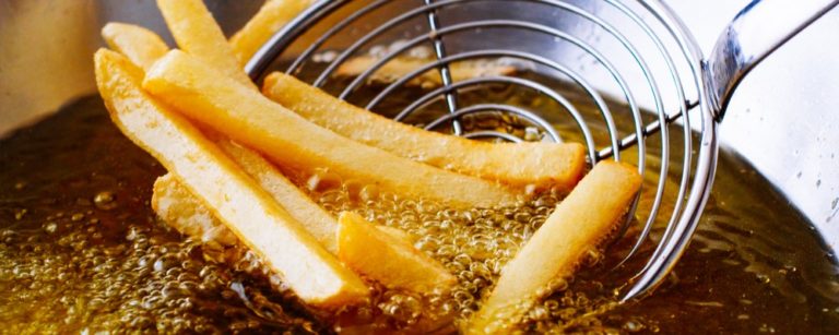Coleta seletiva de óleo em restaurantes evita danos ao meio ambiente