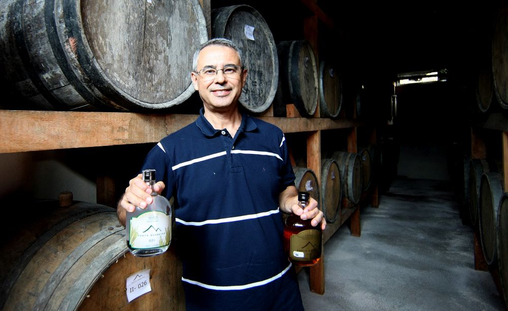 Por ora, Fulgêncio Torres só vende no Brasil as cachaças produzidas pela Porto Morretes. Foto: Valterci Santos/Gazeta do Povo. Por ora, Fulgêncio Torres só vende no Brasil as cachaças produzidas pela Porto Morretes. Foto: Valterci Santos/Gazeta do Povo.