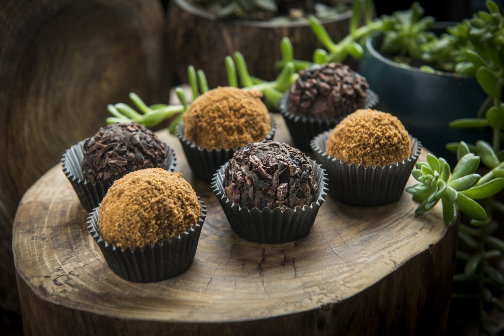 Trufas de cacau e goji berry do Hanuman Café. Foto: Letícia Akemi / Gazeta do Povo. Trufas de cacau e goji berry do Hanuman Café. Foto: Letícia Akemi / Gazeta do Povo.