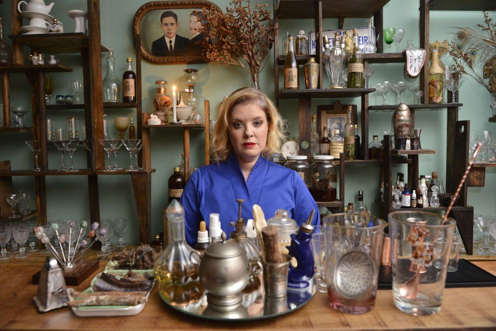A jornalista, mixologista e pesquisadora Neli Pereira vai falar sobre a importância de se voltar às raízes, o resgate de ingredientes bem brasileiros. Foto: João Sal/divulgação. A jornalista, mixologista e pesquisadora Neli Pereira vai falar sobre a importância de se voltar às raízes, o resgate de ingredientes bem brasileiros. Foto: João Sal/divulgação.
